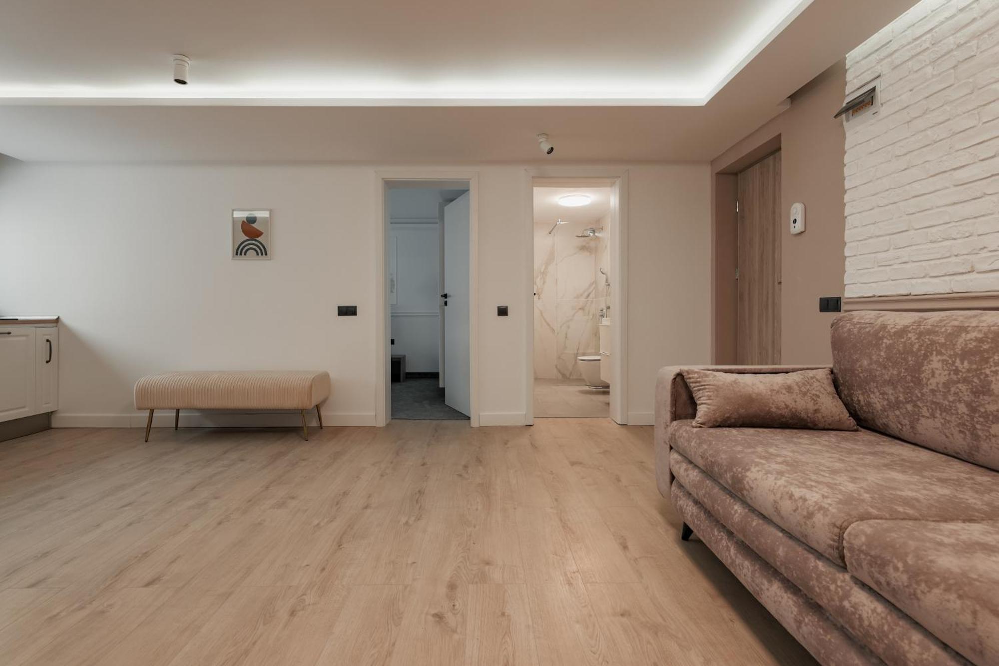 Aparthotel Nest Inn Meteor クルージュ＝ナポカ エクステリア 写真